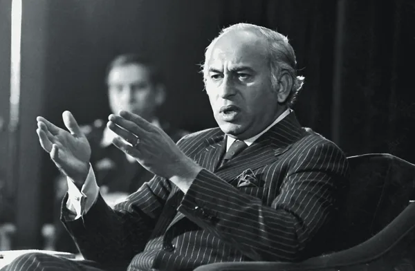 THE EXECUTION OF PAKISTAN'S PRIME MINISTER ALI BHUTTO (1928 - 1979) WAS PAKISTAN'S MOST DIVISIVE POLITICAL LEADER,FATHER OF PAKISTAN'S THE FIRST FEMALE PRIME MINISTER BENAZIR BHUTTO.ZULFIKAR ALI BHUTTO WAS HANGED BY OPPOSITION THE MILITARY DICTATOR ,GENERAL ZIA UL HAQ IN 1979.