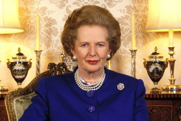 MARGARET THATCHER "IRON LADY" (1925 – 2013) WAS THE BRITISH FIRST FEMALE PRIME MINISTER. THE GROCER'S DAUGHTER ROSE IN POLITIC WITH A STRONG FREE- MARKET PHILOSOPHY.HER STRENGTH MADE HER AN ICON TO CONSERVATIVES IN MANY PARTS OF THE WORLD.
