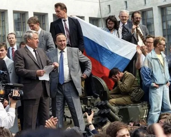 THE COLLAPSE OF THE SOVIET UNION (1989-1991) AND CAUSES OF THE SOVIET UNION COLLAPSE.MIKHAIL GORBACHEV WAS THE LAST PRESIDENT IN THE SOVIET UNION ERA (1985 - 1991).BORIS YELTSIN AND THE DEMISE OF THE SOVIET UNION ,BRAVERY IN FACING DOWN THE COUP LEADERS TRANSFORMED HIM INTO A NATIONAL LEADER.